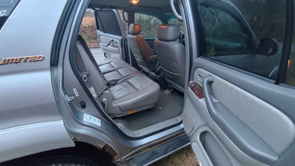2002 Toyota Sequoia 1st Gen - Image 9 of 12