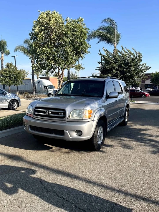2002 Toyota Sequoia 1st Gen - Image 2 of 7
