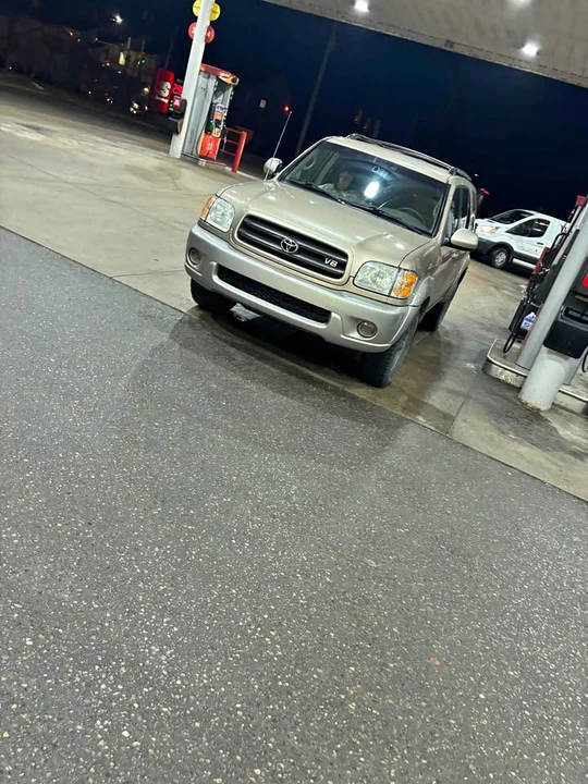 2002 Toyota Sequoia 1st Gen - Image 2 of 3