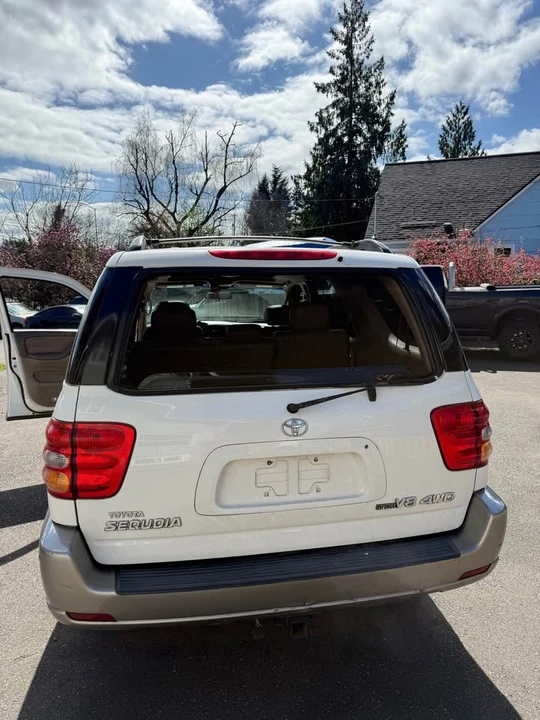 2002 Toyota Sequoia 1st Gen - Image 7 of 9