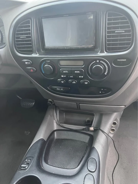 2002 Toyota Sequoia 1st Gen - Image 11 of 12