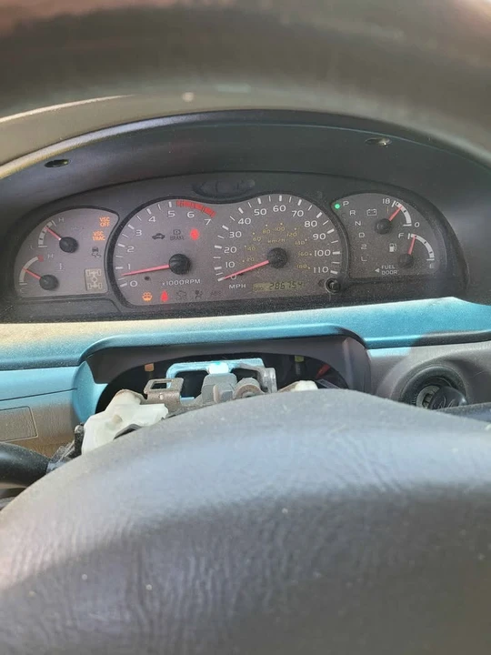 2002 Toyota Sequoia 1st Gen - Image 5 of 8