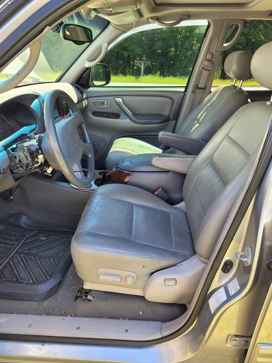 2002 Toyota Sequoia 1st Gen - Image 7 of 8