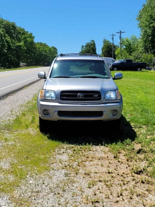 2002 Toyota Sequoia 1st Gen - Image 2 of 8