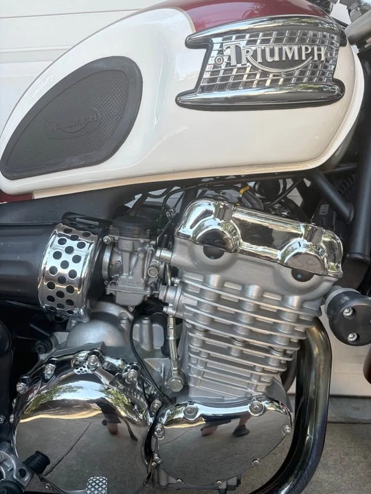 2002 Triumph - Image 2 of 9