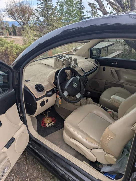 2002 Volkswagen Beetle (1980-2003) - Image 2 of 3
