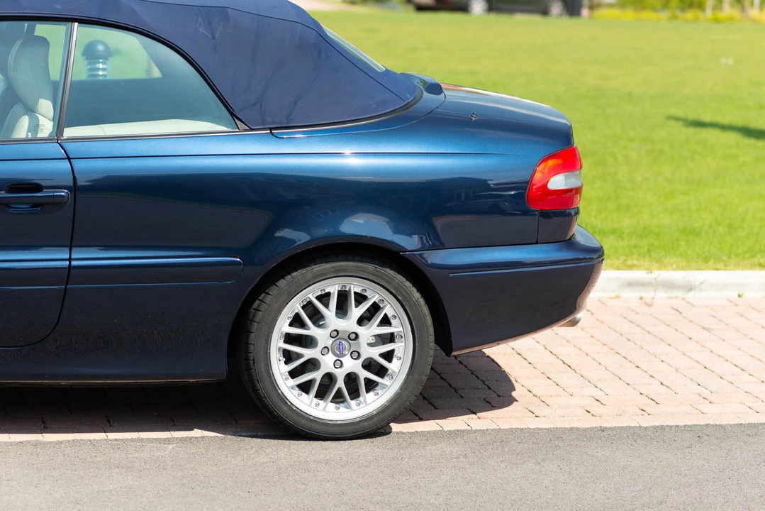 2002 Volvo C70 1st Gen - Image 13 of 31