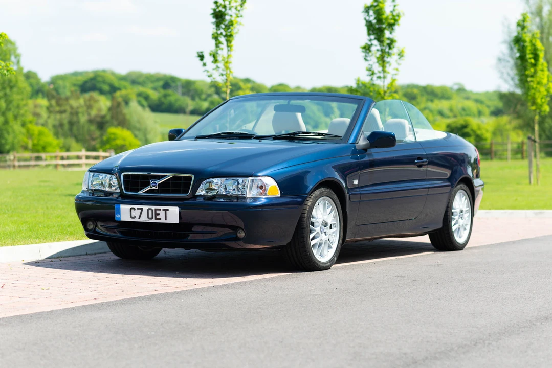 2002 Volvo C70 1st Gen - Image 2 of 31