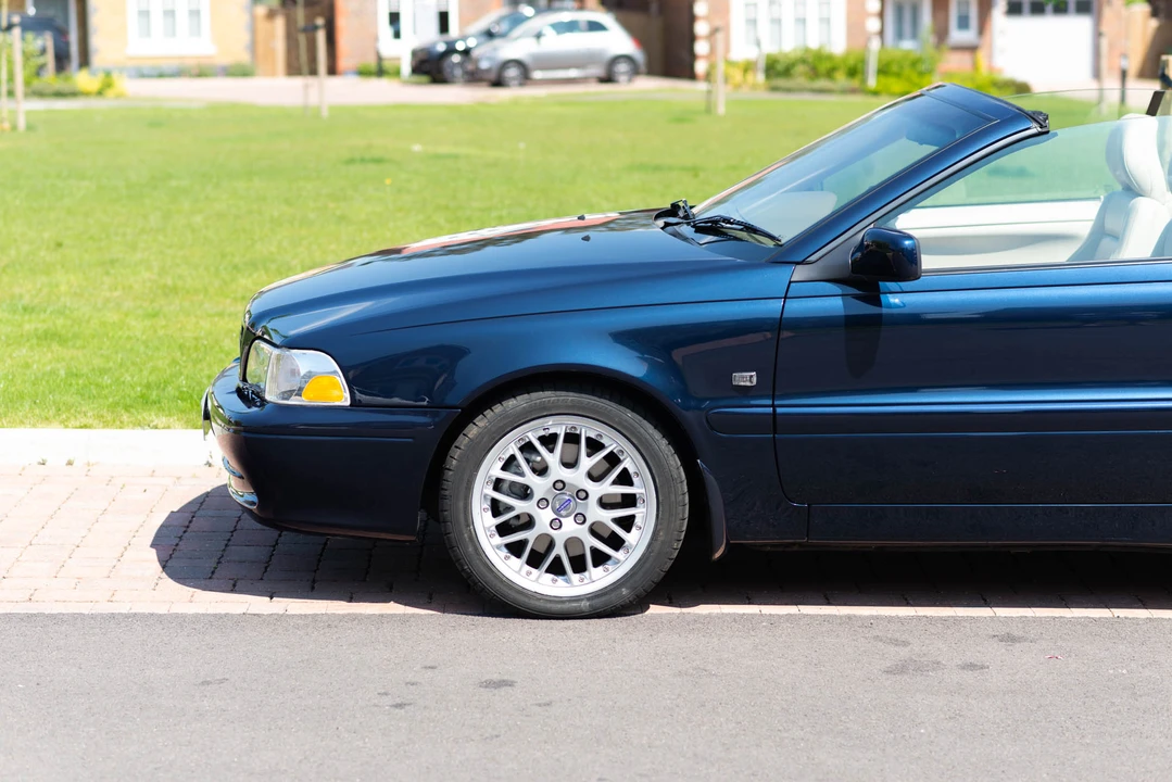 2002 Volvo C70 1st Gen - Image 27 of 31