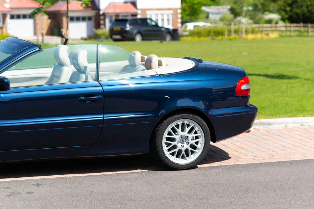 2002 Volvo C70 1st Gen - Image 28 of 31