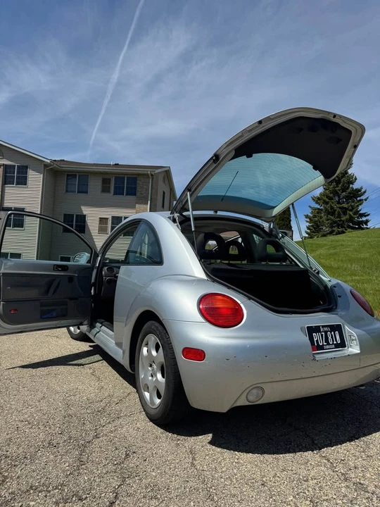 2002 Volkswagen Beetle - Image 4 of 8