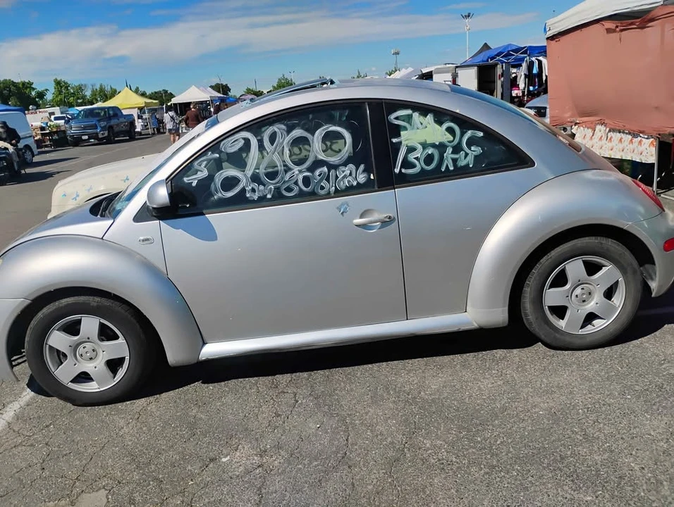 2002 Volkswagen New Beetle - Image 2 of 3