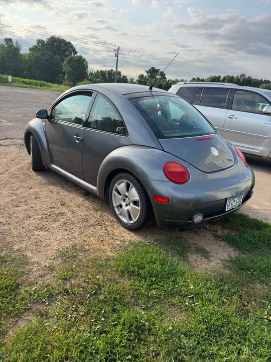 2002 Volkswagen New Beetle - Image 4 of 7