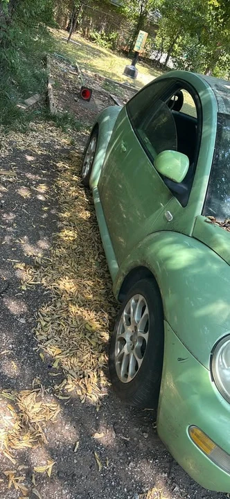 2002 Volkswagen New Beetle - Image 3 of 4