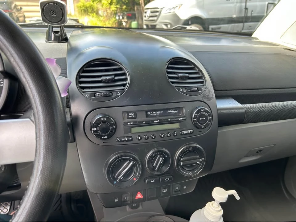 2002 Volkswagen New Beetle - Image 10 of 14