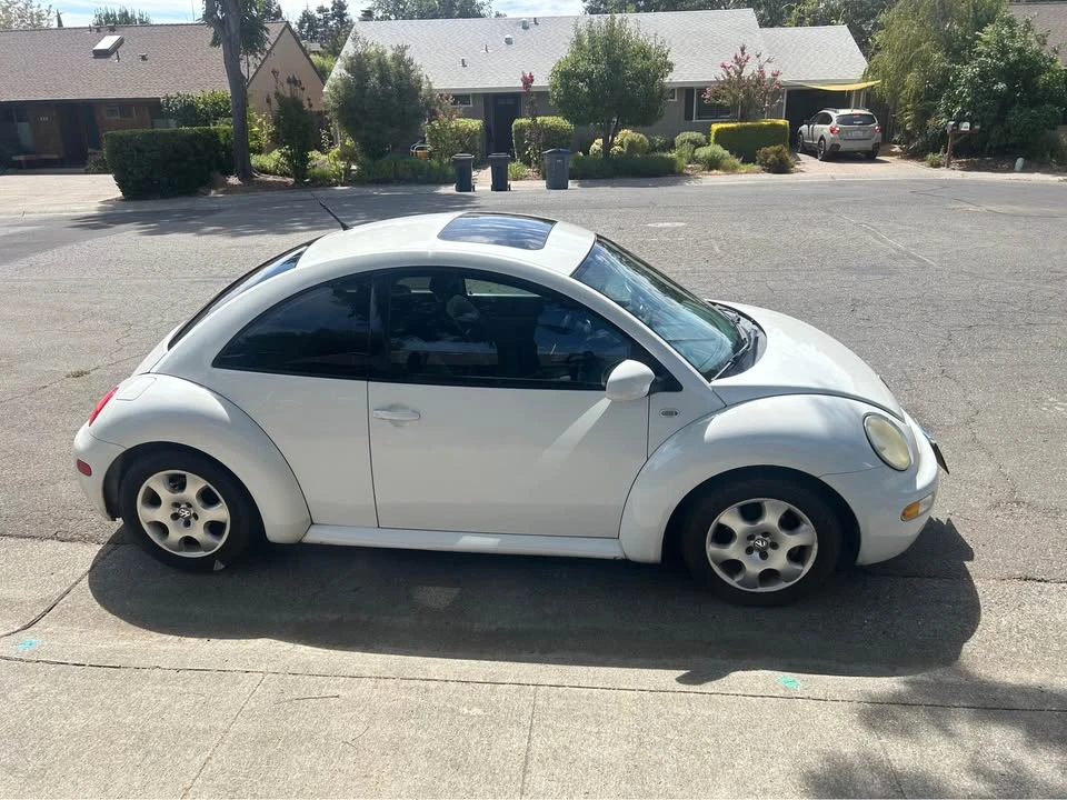 2002 Volkswagen New Beetle - Image 2 of 14