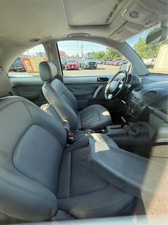 2002 Volkswagen New Beetle - Image 10 of 10
