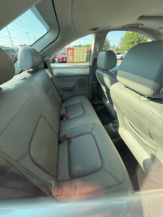 2002 Volkswagen New Beetle - Image 9 of 10