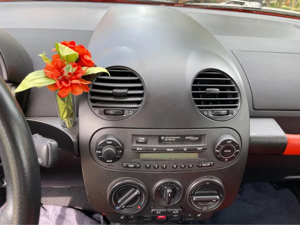 2002 Volkswagen New Beetle - Image 13 of 17