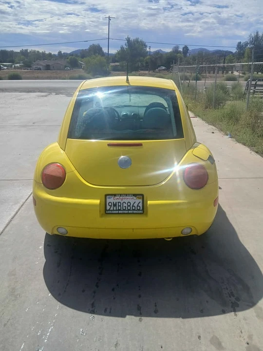 2002 Volkswagen New Beetle - Image 9 of 12