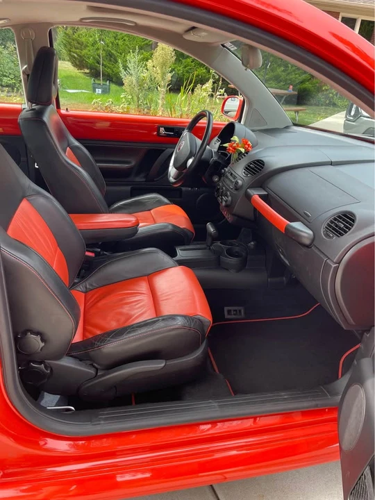 2002 Volkswagen New Beetle - Image 9 of 17