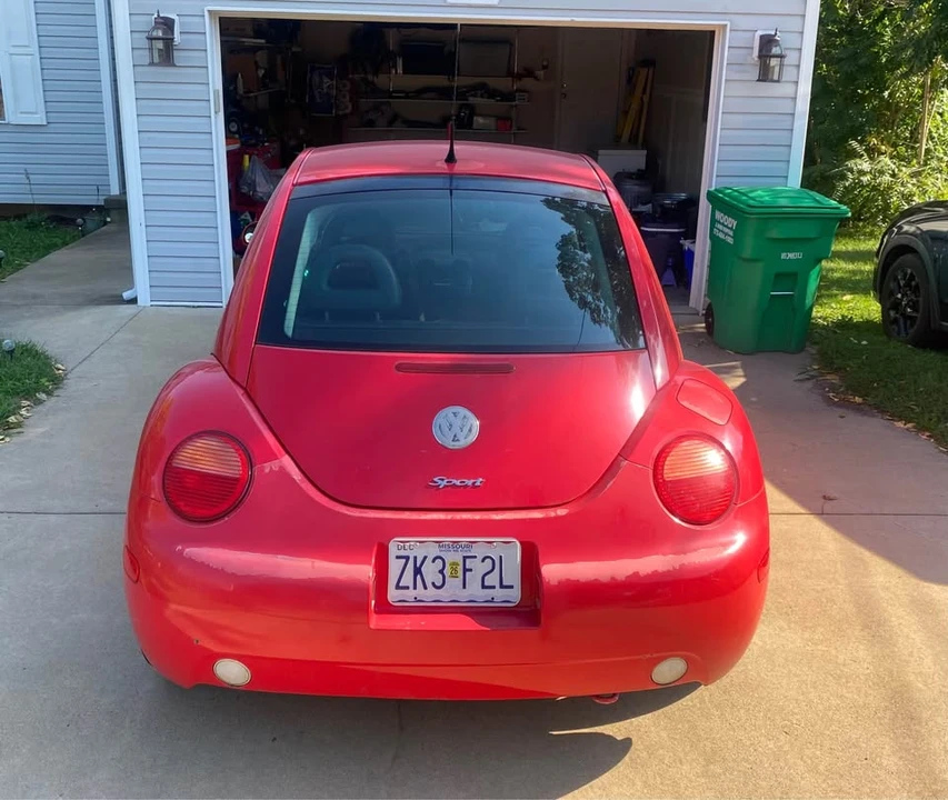 2002 Volkswagen New Beetle - Image 6 of 8