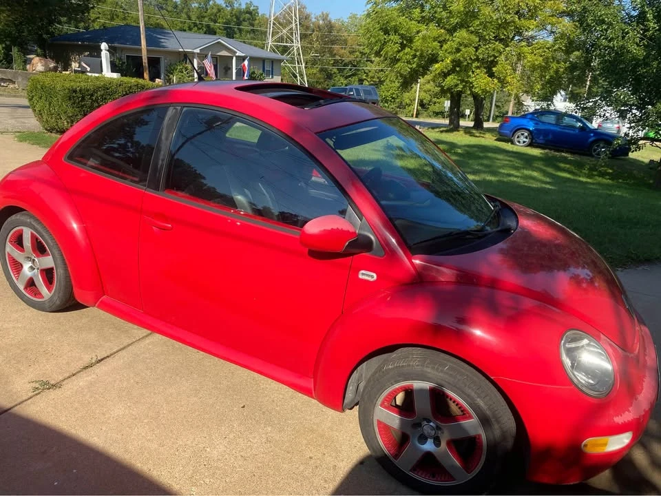 2002 Volkswagen New Beetle - Image 4 of 8