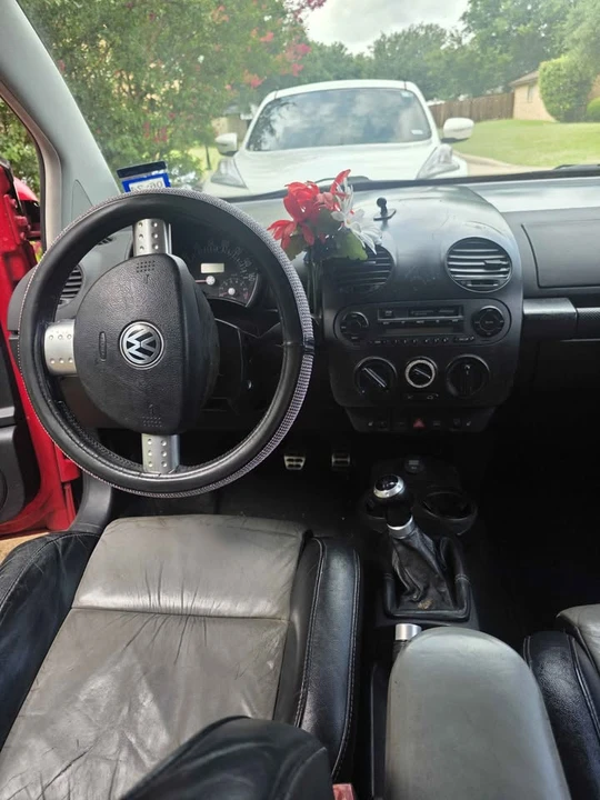 2002 Volkswagen New Beetle - Image 9 of 12