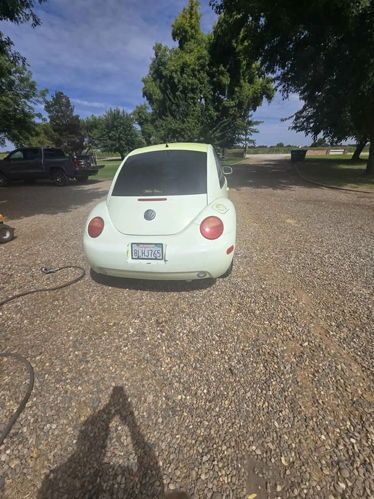 2002 Volkswagen New Beetle - Image 4 of 8