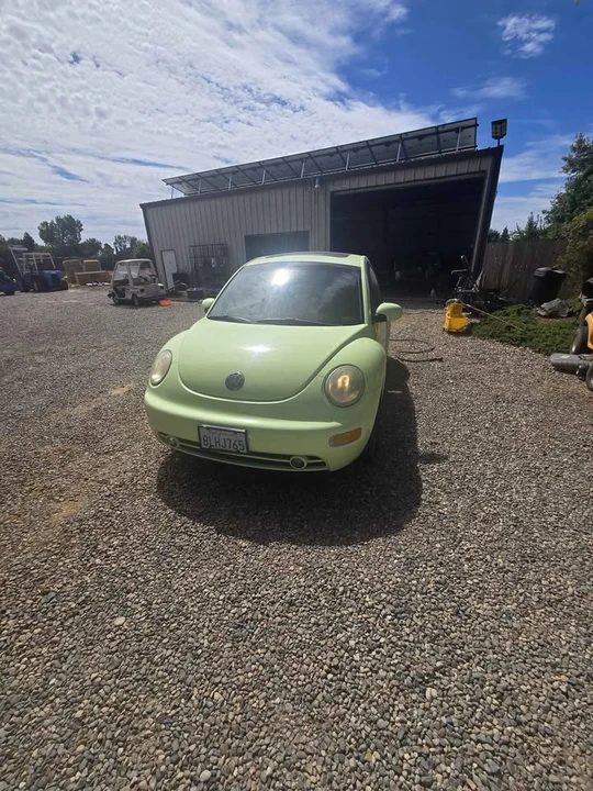 2002 Volkswagen New Beetle - Image 2 of 8