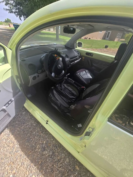 2002 Volkswagen New Beetle - Image 5 of 8