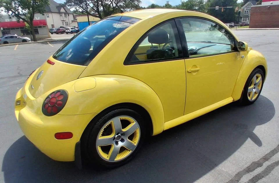 2002 Volkswagen New Beetle - Image 5 of 10