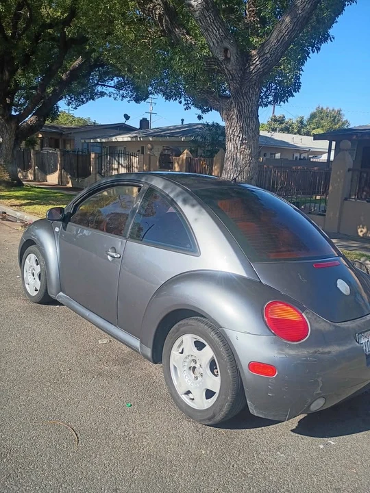 2002 Volkswagen New Beetle - Image 5 of 10