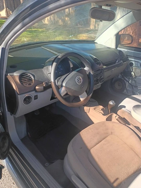 2002 Volkswagen New Beetle - Image 2 of 10