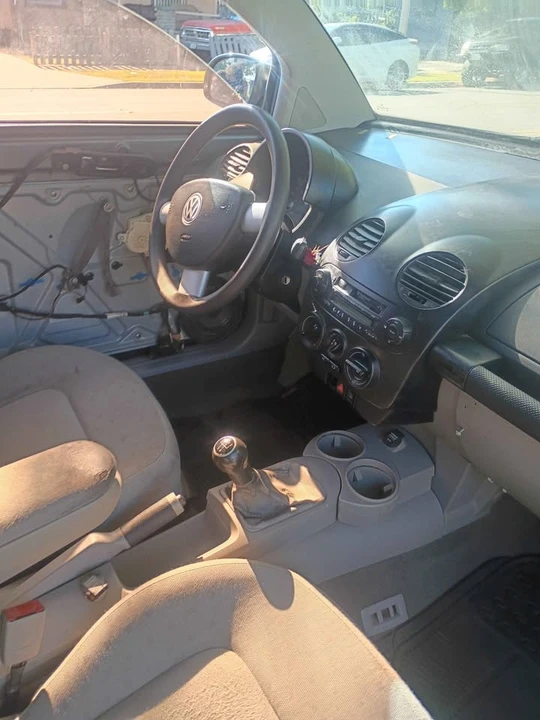 2002 Volkswagen New Beetle - Image 8 of 10