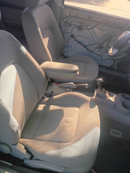 2002 Volkswagen New Beetle - Image 9 of 10