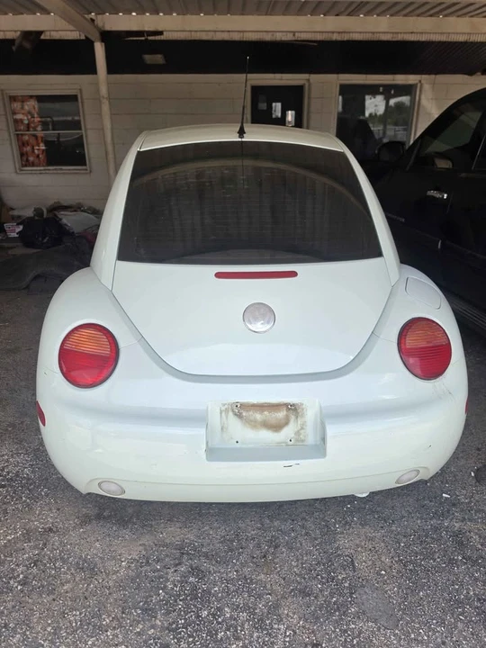 2002 Volkswagen New Beetle - Image 4 of 6
