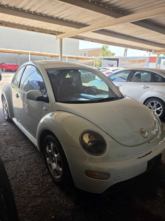2002 Volkswagen New Beetle - Image 2 of 6