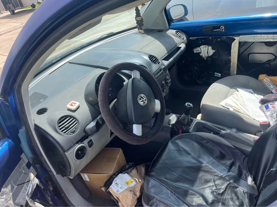 2002 Volkswagen New Beetle - Image 2 of 5