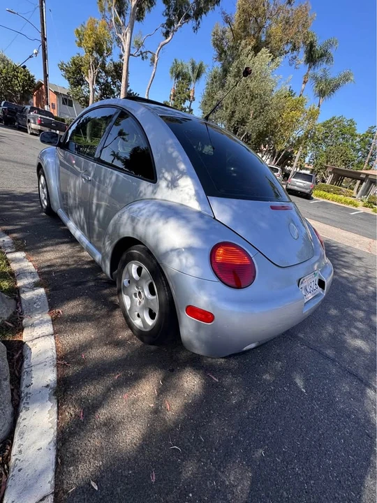 2002 Volkswagen New Beetle - Image 5 of 12