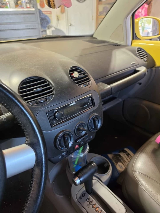 2002 Volkswagen New Beetle - Image 3 of 7