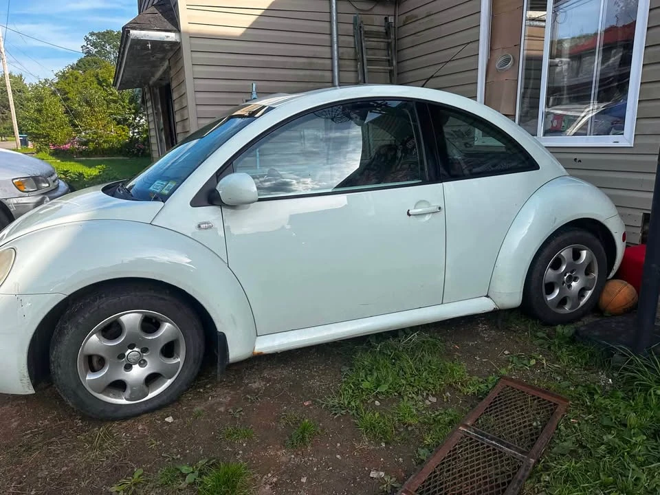 2002 Volkswagen New Beetle - Image 2 of 7