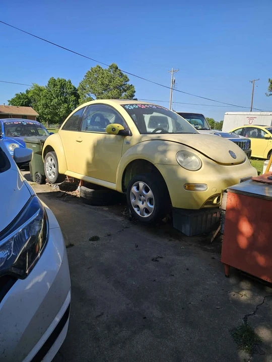 2002 Volkswagen New Beetle - Image 2 of 3