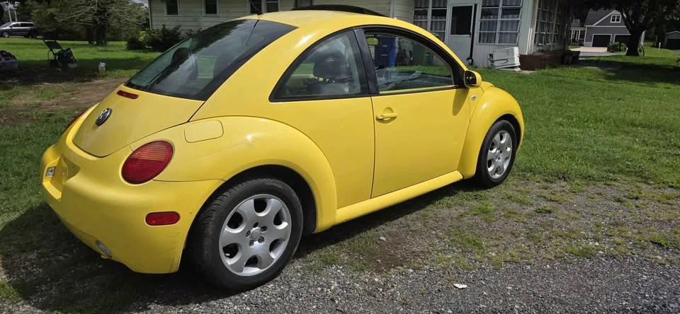 2002 Volkswagen New Beetle - Image 2 of 11