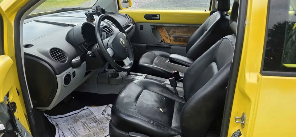 2002 Volkswagen New Beetle - Image 8 of 11