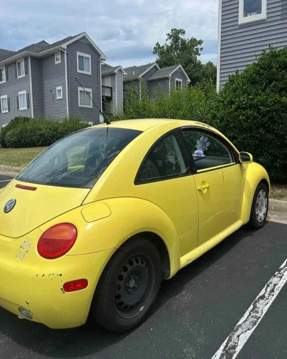 2002 Volkswagen New Beetle - Image 2 of 3