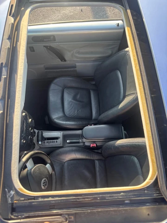 2002 Volkswagen New Beetle - Image 14 of 20