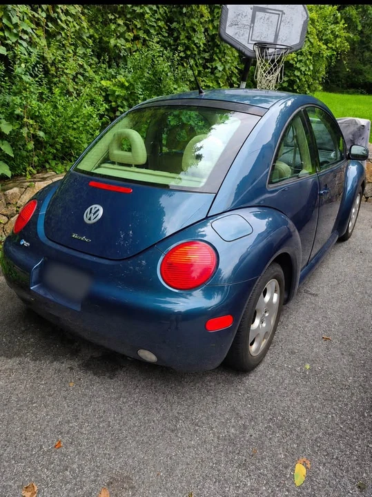 2002 Volkswagen New Beetle - Image 2 of 6