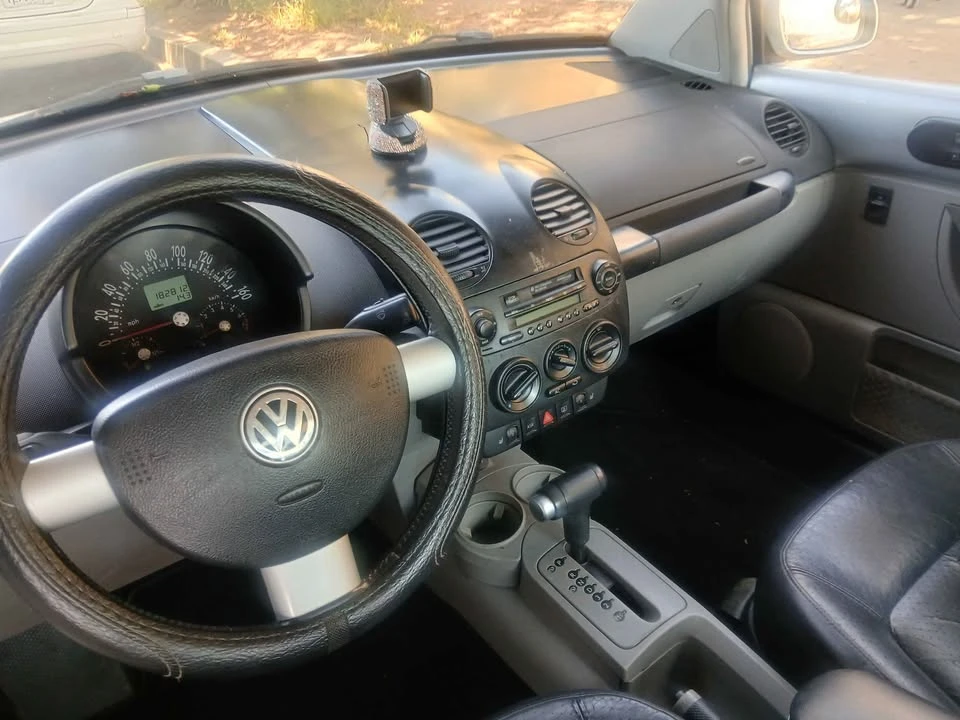 2002 Volkswagen New Beetle - Image 6 of 16