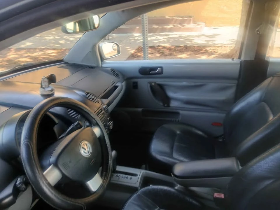 2002 Volkswagen New Beetle - Image 7 of 16